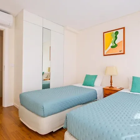 Twin In Shared House In Belem